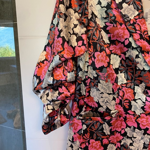 Cinq a sept gorgeous blazer -new - Picture 4 of 8